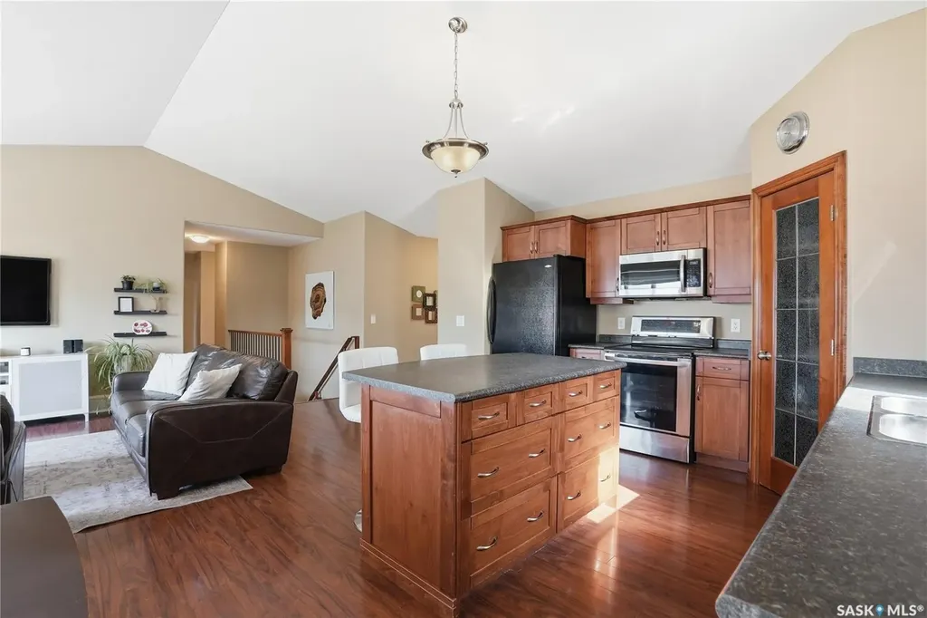 102 Keedwell Street Saskatoon SK S7W 1B4