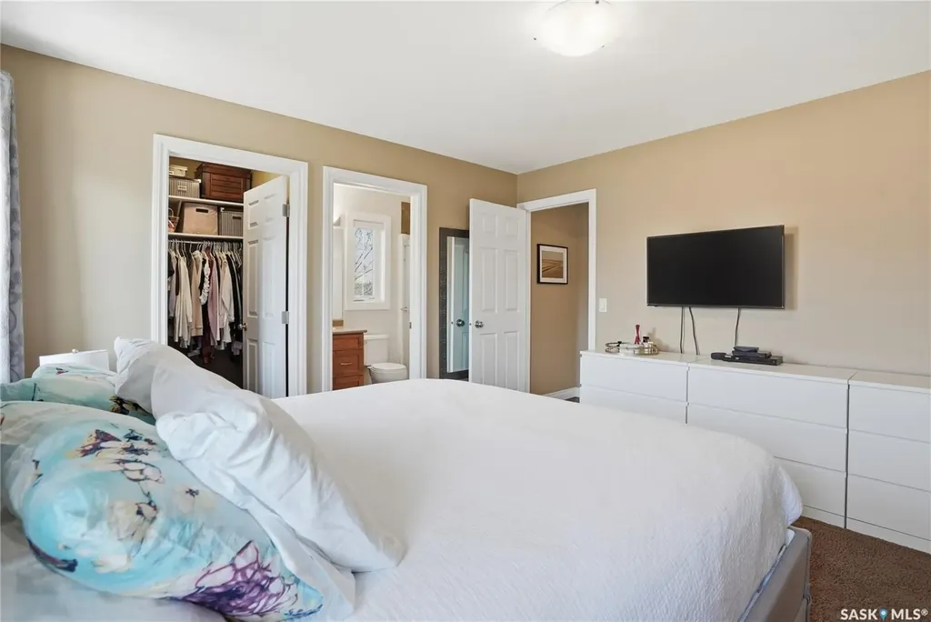 102 Keedwell Street Saskatoon SK S7W 1B4