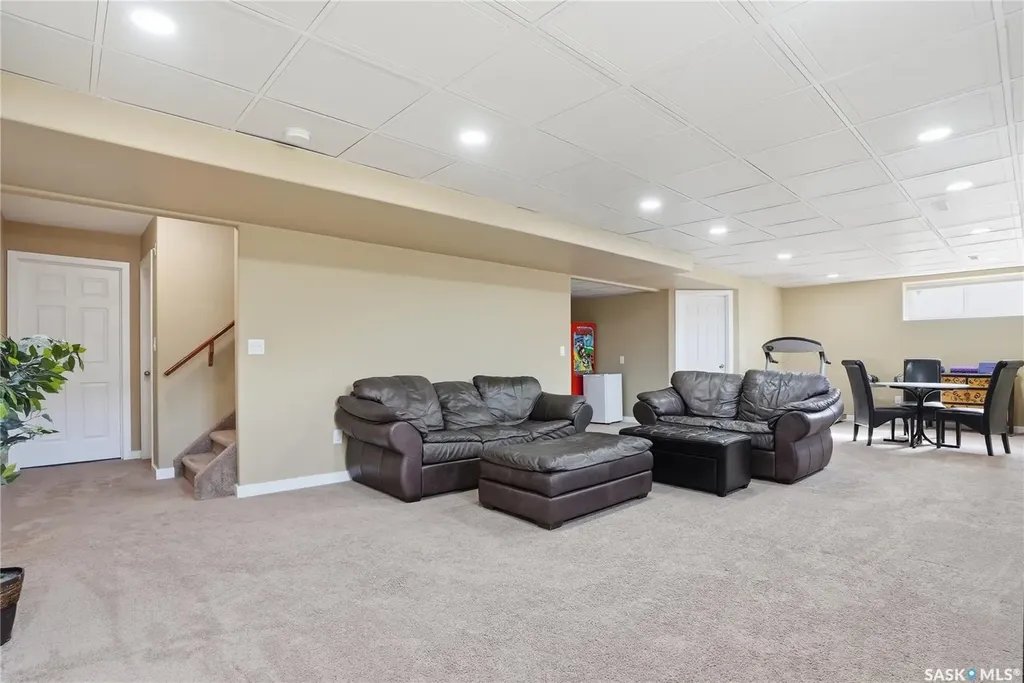 102 Keedwell Street Saskatoon SK S7W 1B4