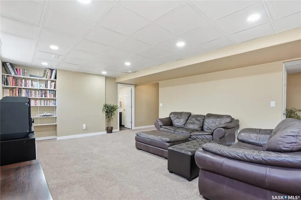 102 Keedwell Street Saskatoon SK S7W 1B4