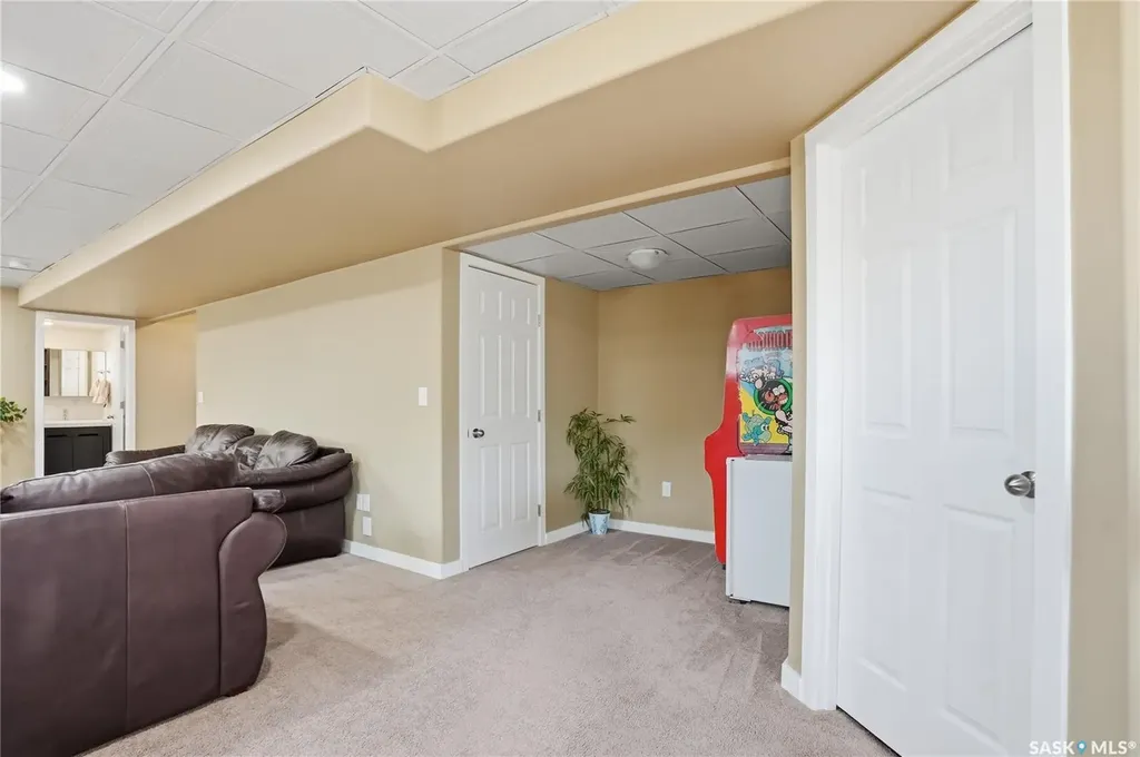 102 Keedwell Street Saskatoon SK S7W 1B4