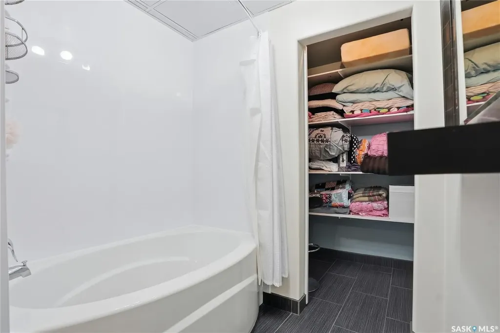 102 Keedwell Street Saskatoon SK S7W 1B4