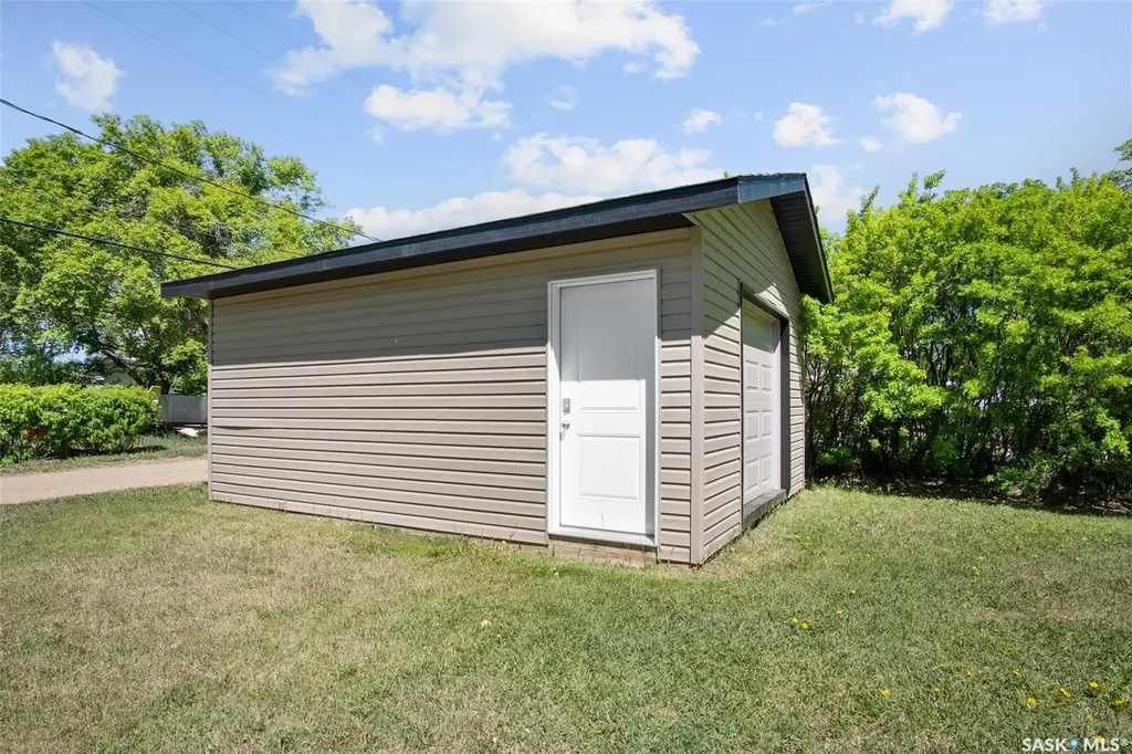 106 2nd Avenue N Lucky Lake SK S0L 1Z0