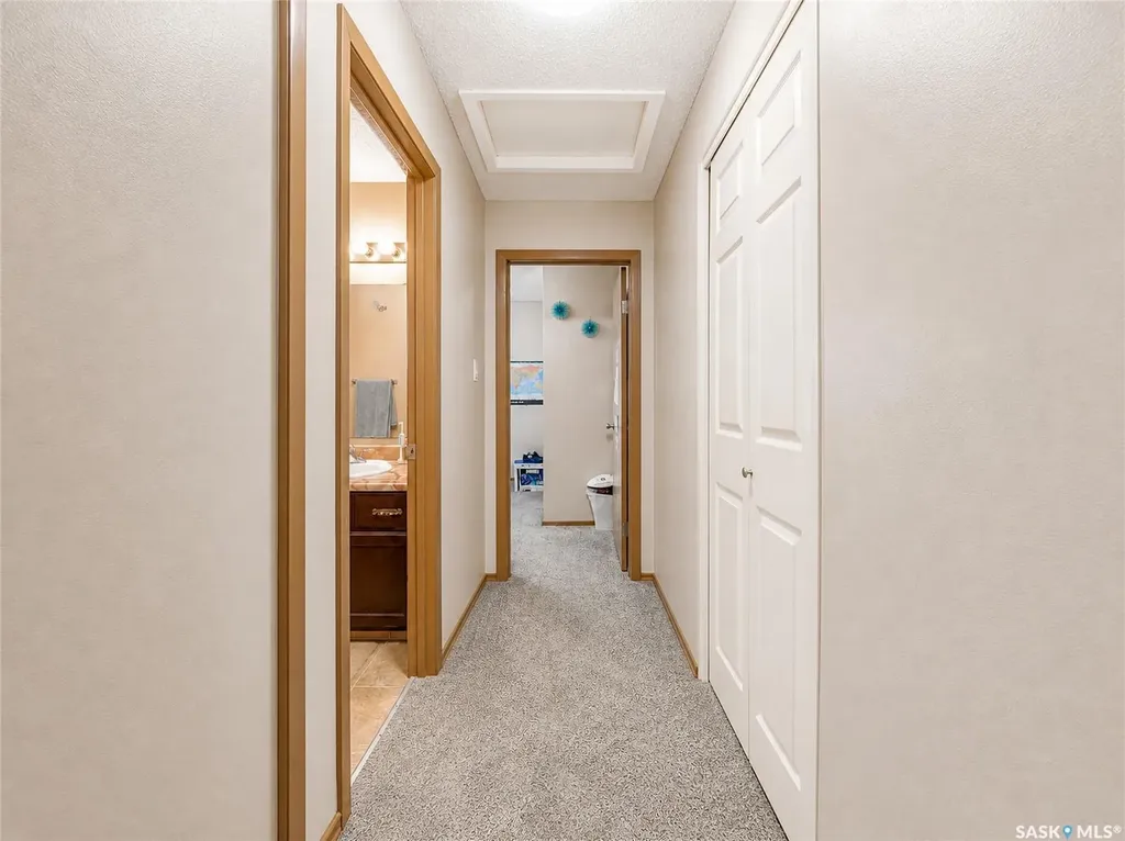 1739 Fleet Street Regina SK S4N 6B4