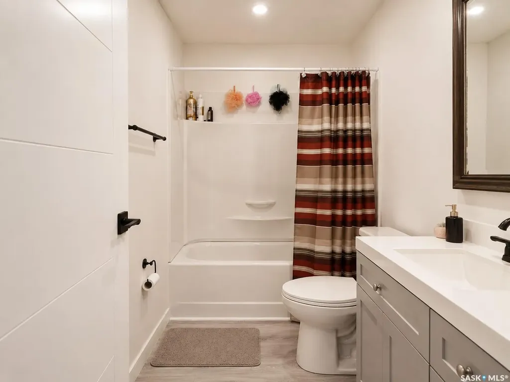 1739 Fleet Street Regina SK S4N 6B4