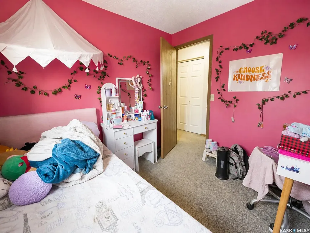 1739 Fleet Street Regina SK S4N 6B4