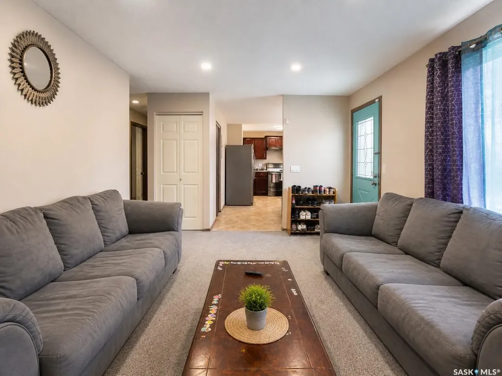 1739 Fleet Street Regina SK S4N 6B4