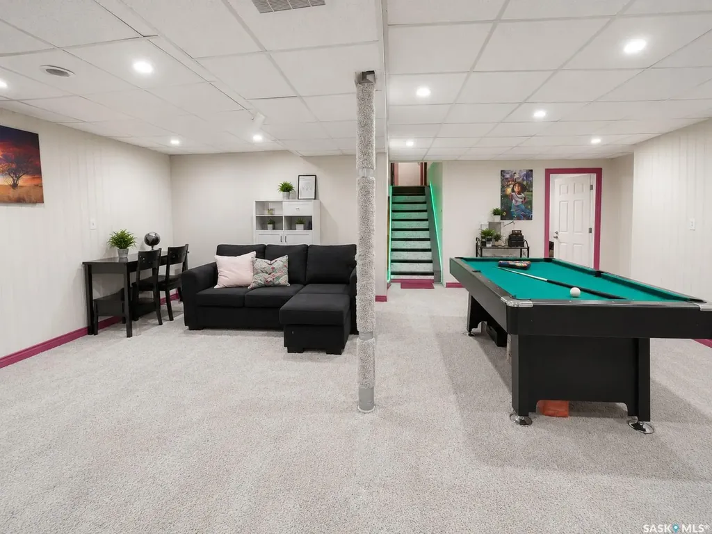1739 Fleet Street Regina SK S4N 6B4