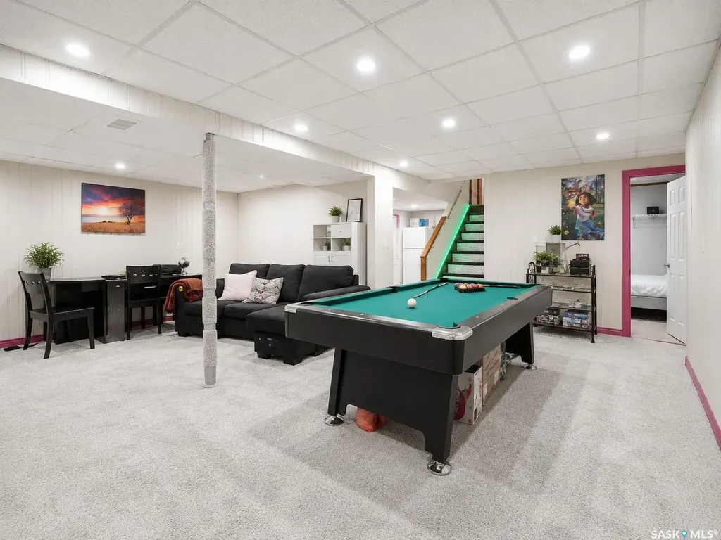 1739 Fleet Street Regina SK S4N 6B4