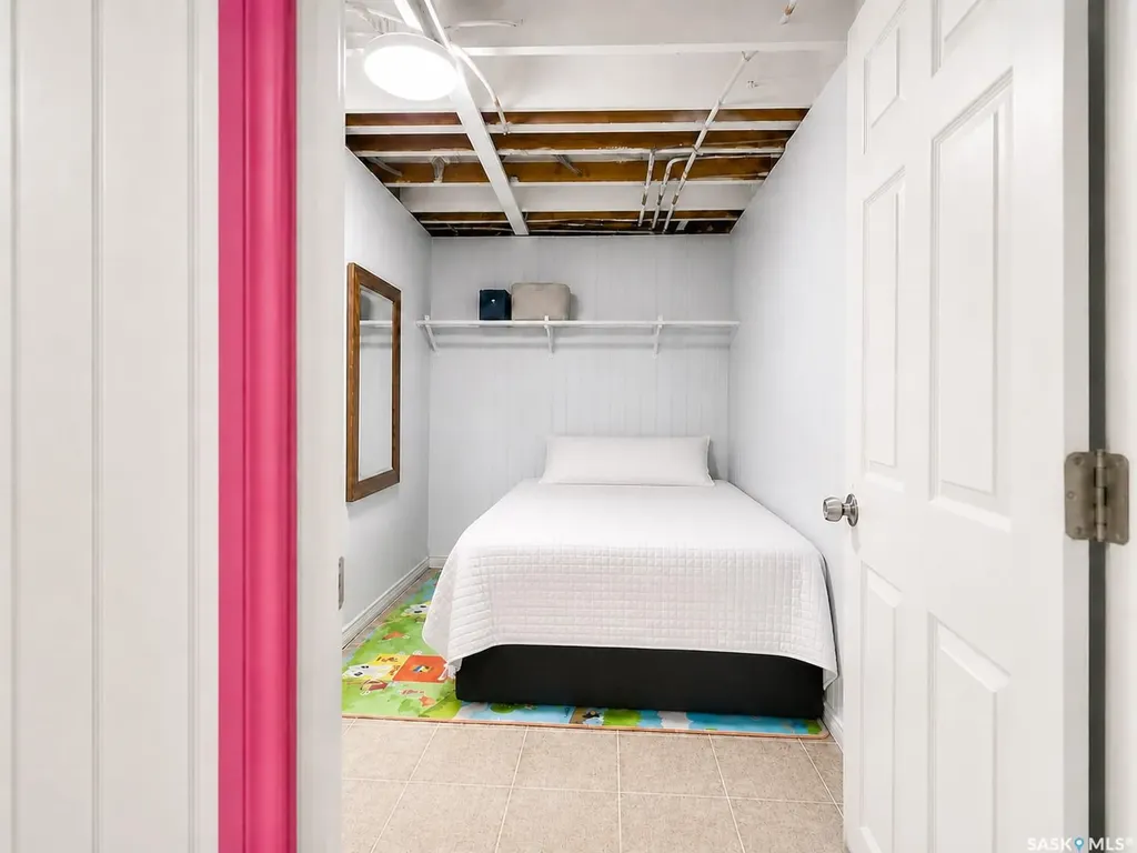 1739 Fleet Street Regina SK S4N 6B4