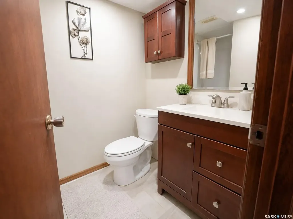 1739 Fleet Street Regina SK S4N 6B4