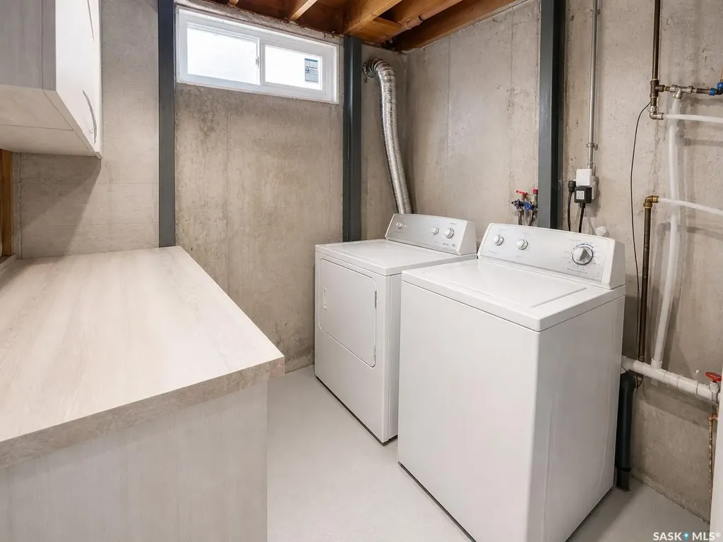 1739 Fleet Street Regina SK S4N 6B4