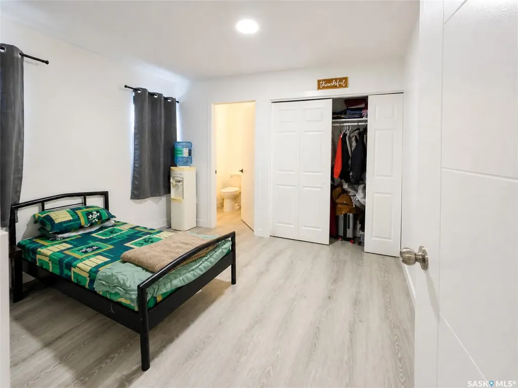 1739 Fleet Street Regina SK S4N 6B4