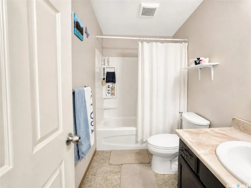 1739 Fleet Street Regina SK S4N 6B4
