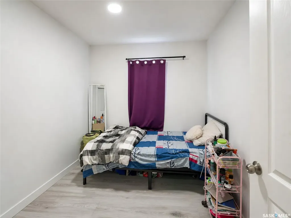 1739 Fleet Street Regina SK S4N 6B4