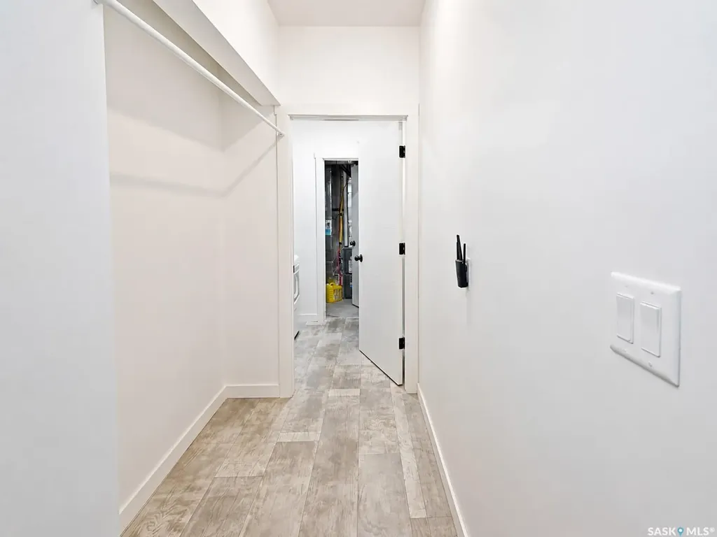 1739 Fleet Street Regina SK S4N 6B4