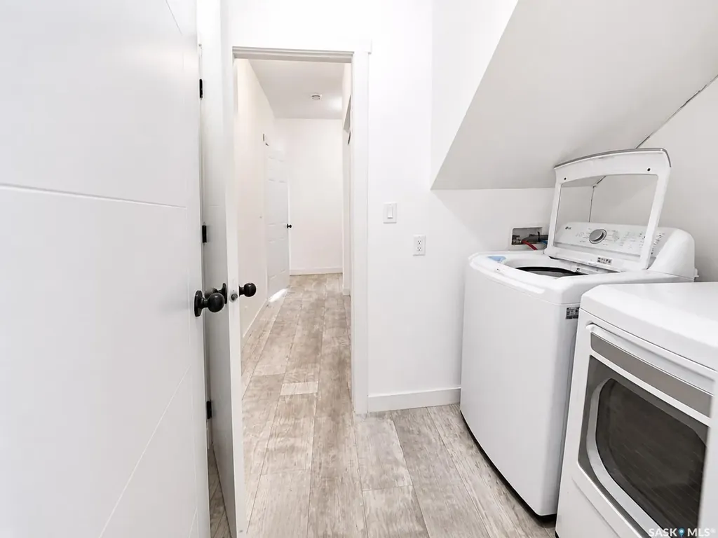 1739 Fleet Street Regina SK S4N 6B4
