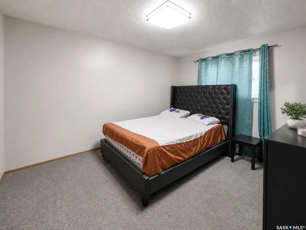 1739 Fleet Street Regina SK S4N 6B4