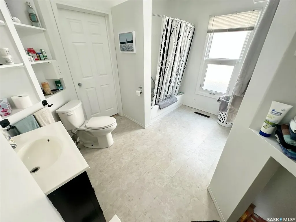 212 Foster Street Weyburn SK S4H 0R1