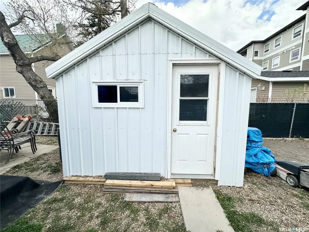 212 Foster Street Weyburn SK S4H 0R1
