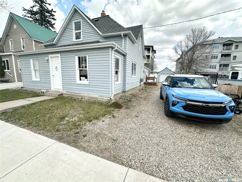 212 Foster Street Weyburn SK S4H 0R1