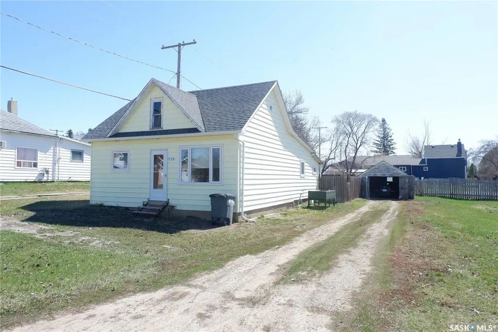 110 Railway Avenue E Eyebrow SK S0H 1L0