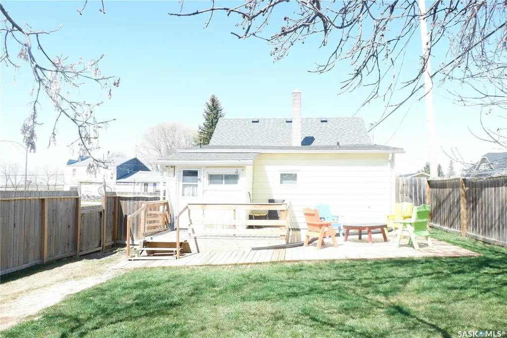 110 Railway Avenue E Eyebrow SK S0H 1L0