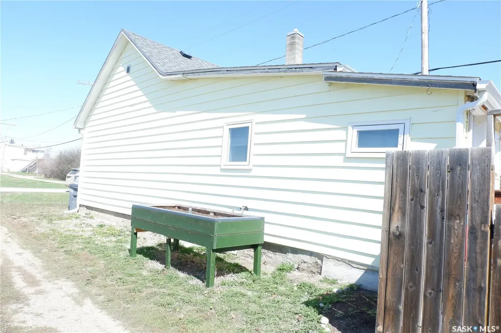 110 Railway Avenue E Eyebrow SK S0H 1L0