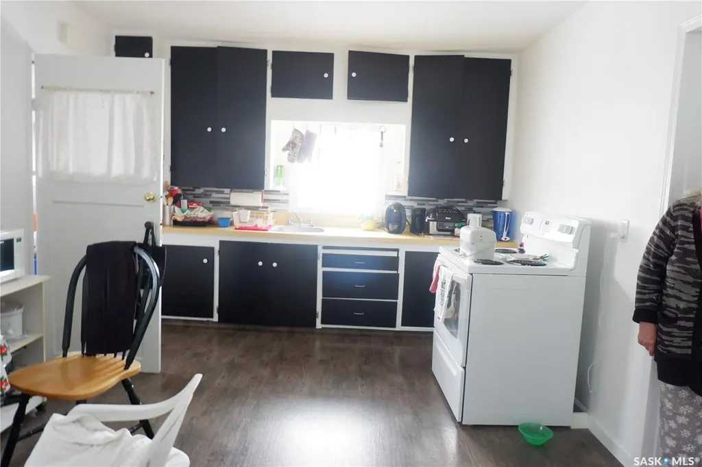 110 Railway Avenue E Eyebrow SK S0H 1L0