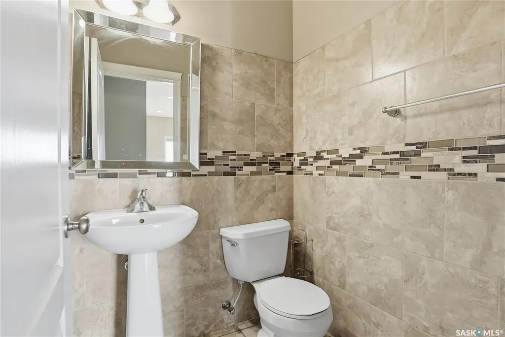 607 Beckett Crescent Saskatoon SK S7N 4X3