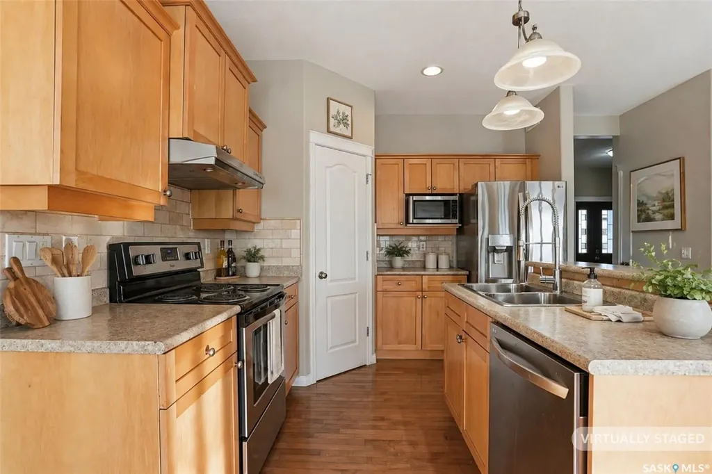 607 Beckett Crescent Saskatoon SK S7N 4X3