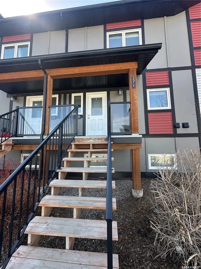 250 Akhtar Bend Saskatoon SK S7W 0W4