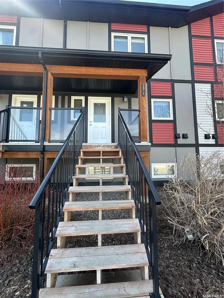 250 Akhtar Bend Saskatoon SK S7W 0W4