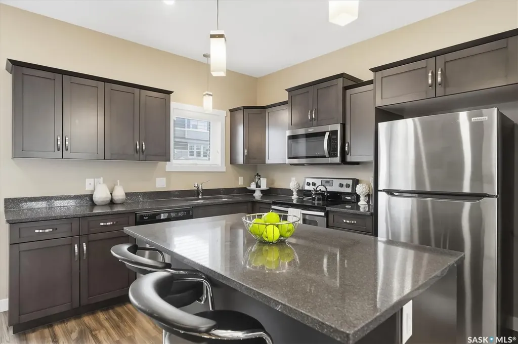 1216 Pringle Way Saskatoon SK S7T 0X5