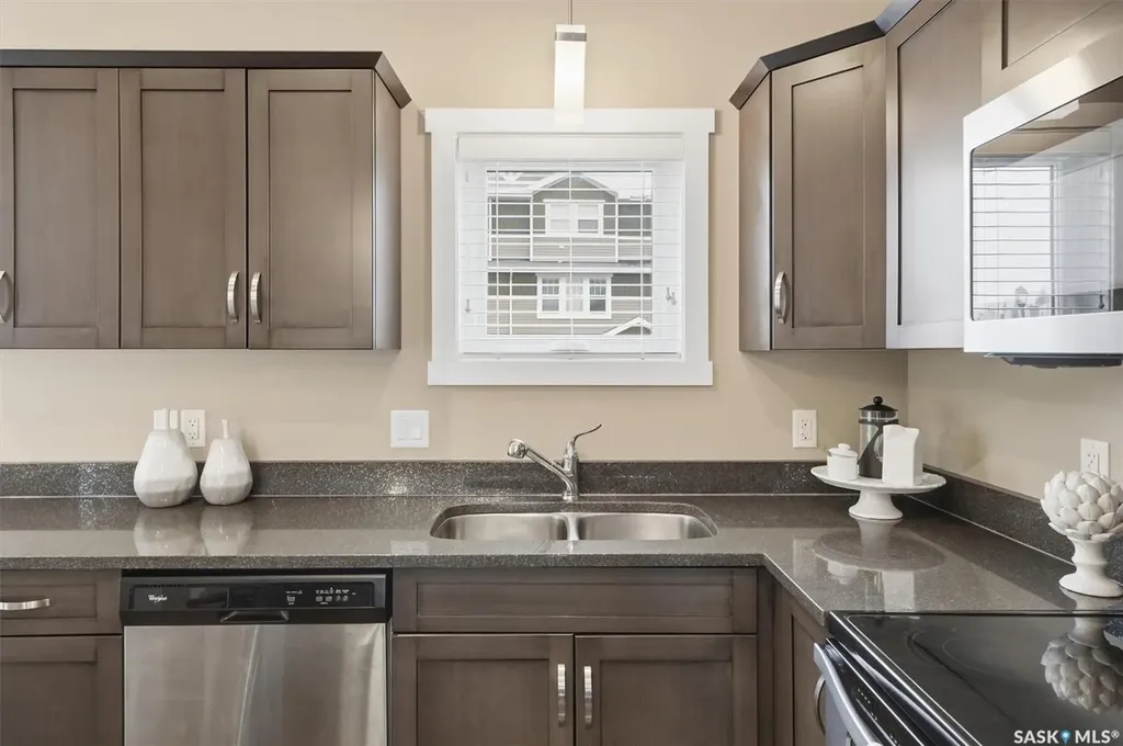 1216 Pringle Way Saskatoon SK S7T 0X5