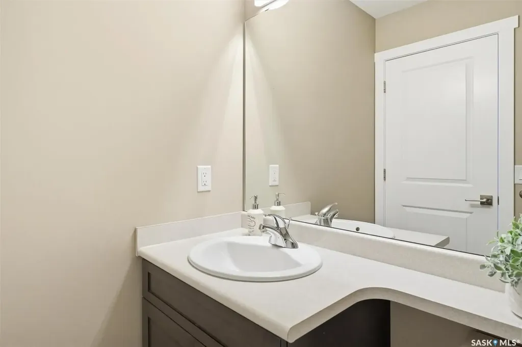 1216 Pringle Way Saskatoon SK S7T 0X5
