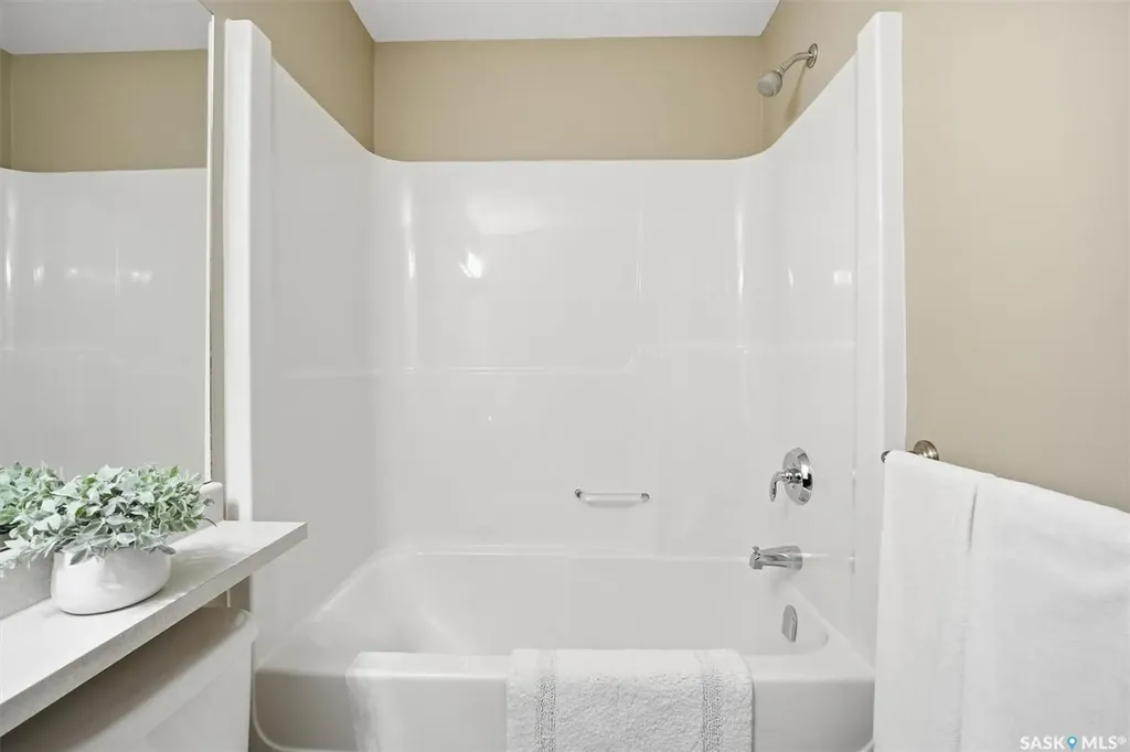 1216 Pringle Way Saskatoon SK S7T 0X5