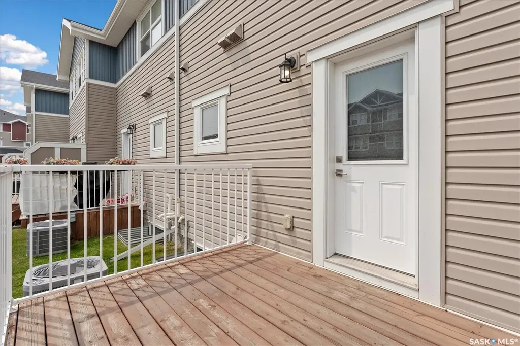 1216 Pringle Way Saskatoon SK S7T 0X5