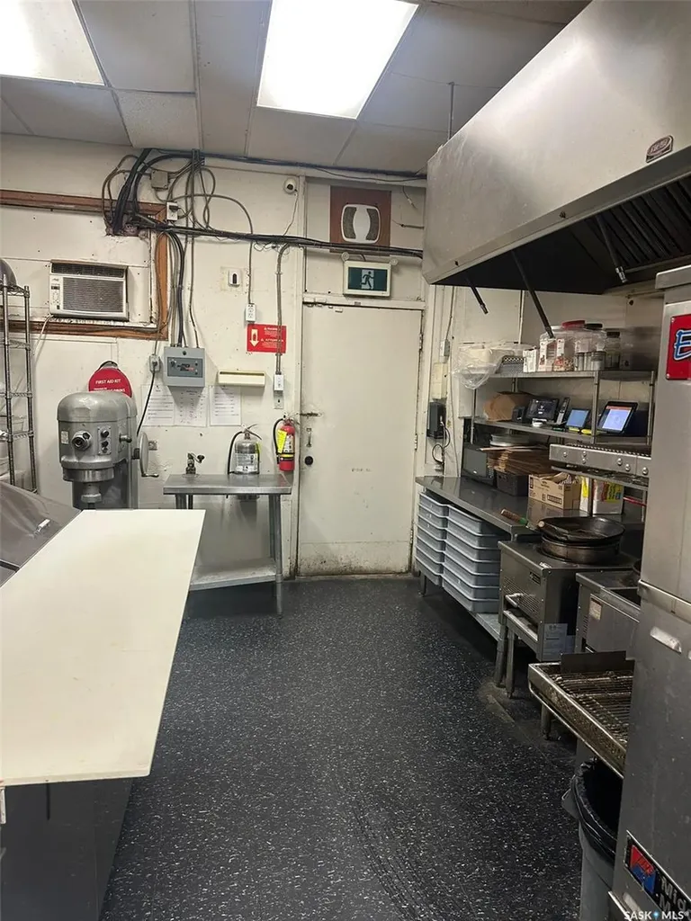 928 8th Street E Saskatoon SK S7H 0R8