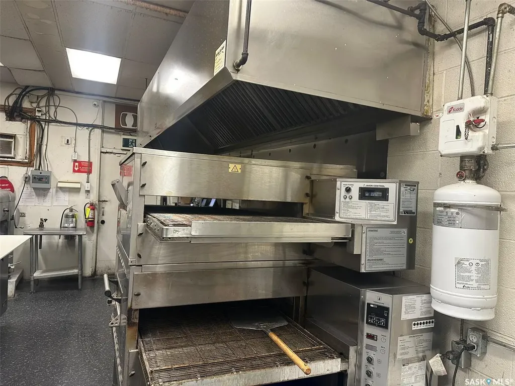 928 8th Street E Saskatoon SK S7H 0R8