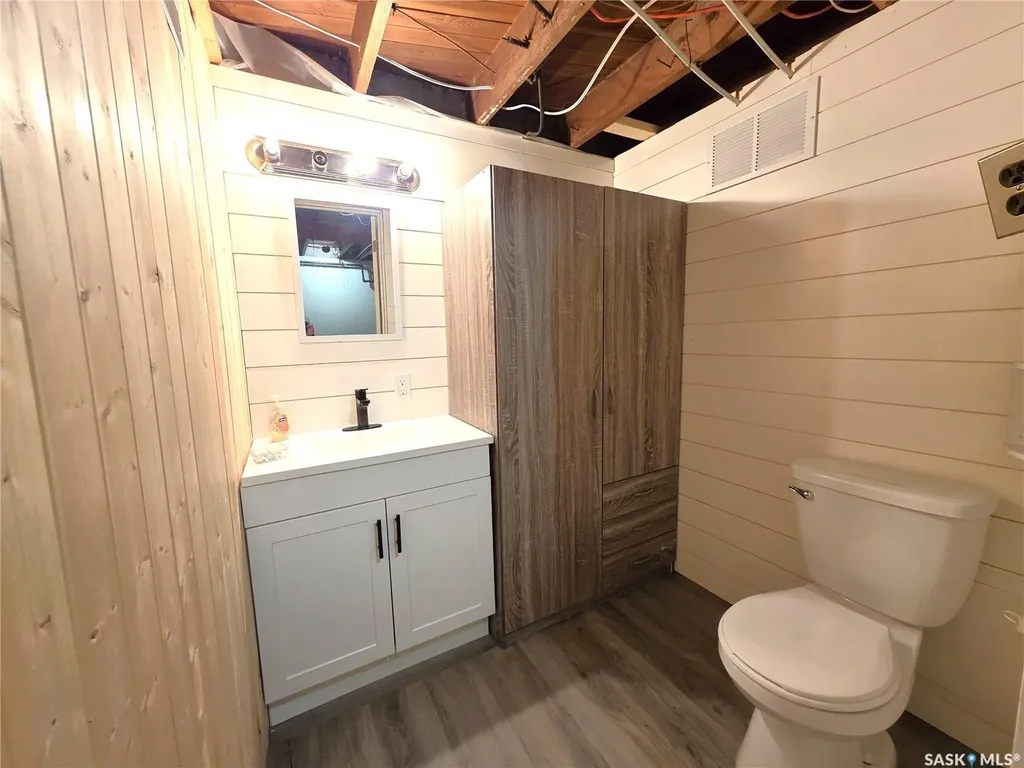 829 I Avenue N Saskatoon SK S7L 2H2