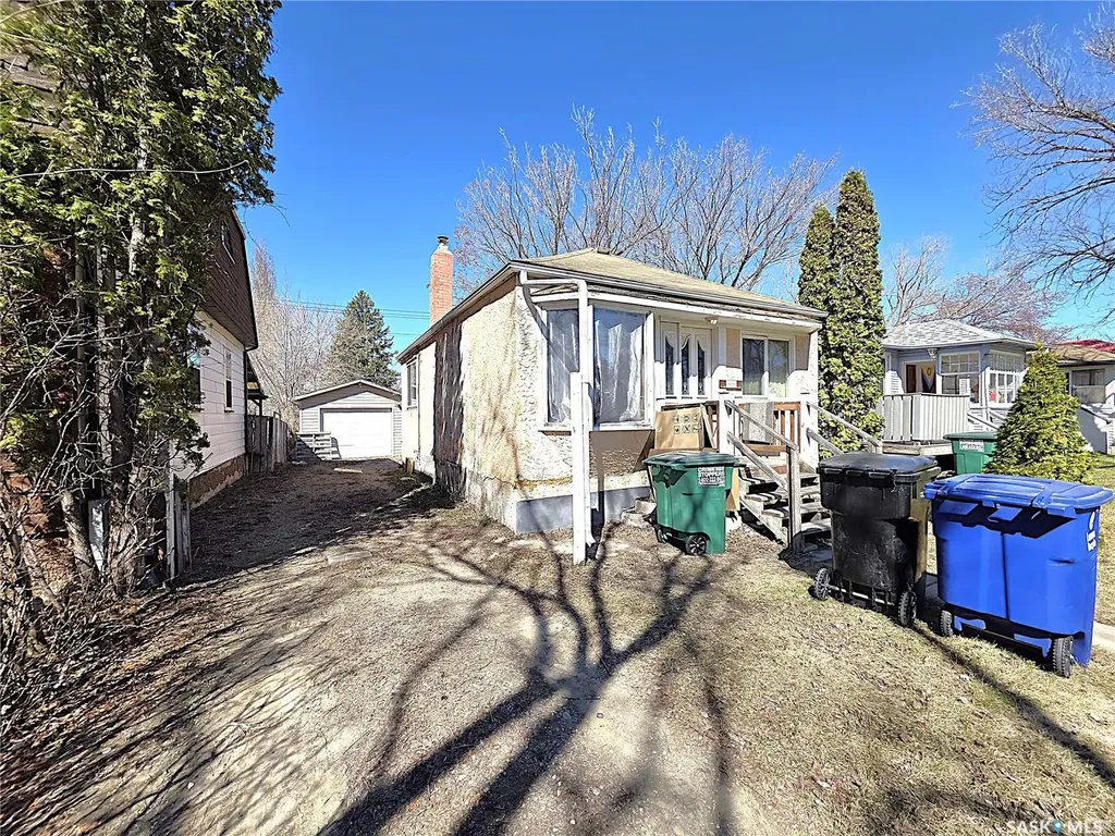 829 I Avenue N Saskatoon SK S7L 2H2