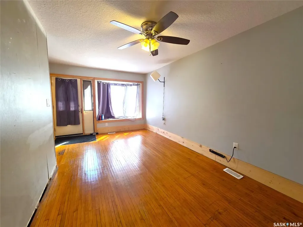829 I Avenue N Saskatoon SK S7L 2H2