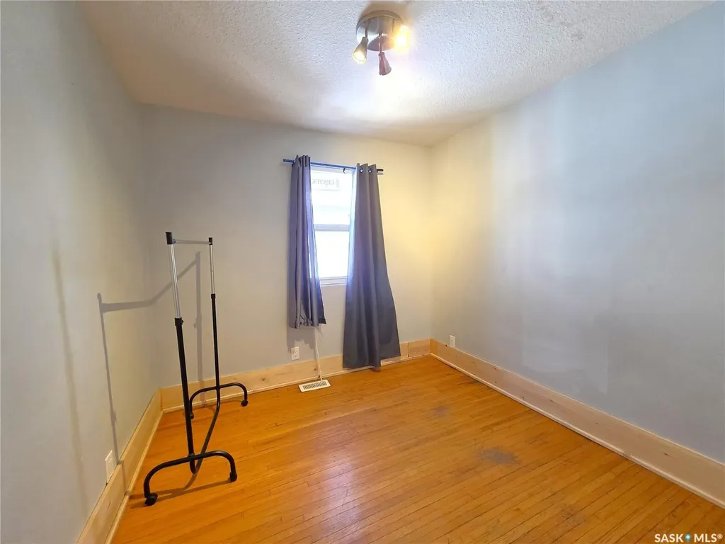829 I Avenue N Saskatoon SK S7L 2H2
