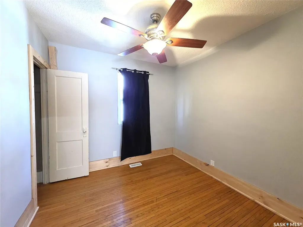 829 I Avenue N Saskatoon SK S7L 2H2