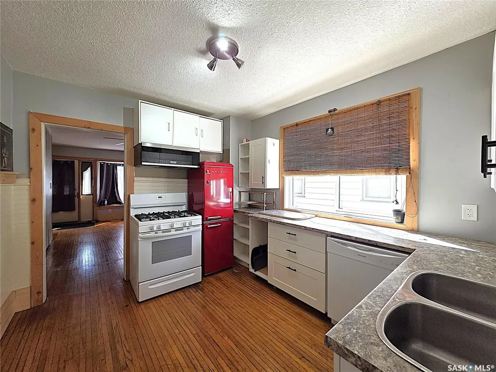 829 I Avenue N Saskatoon SK S7L 2H2