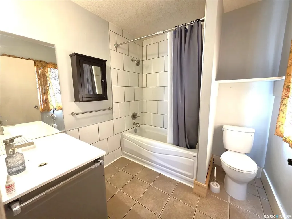 829 I Avenue N Saskatoon SK S7L 2H2