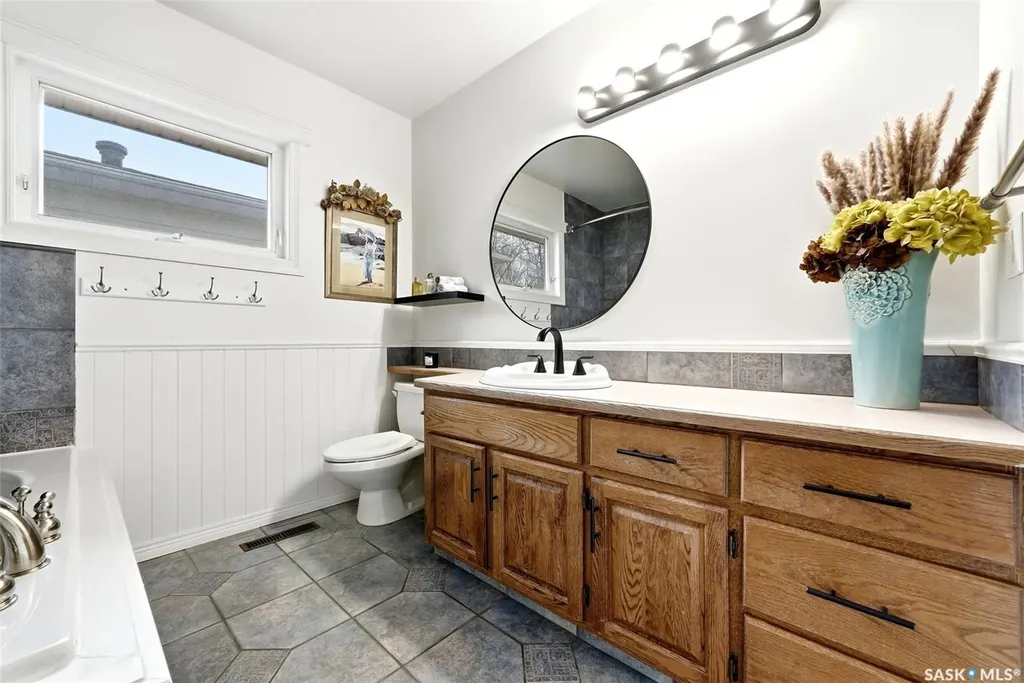 4220 Hillsdale Street Regina SK S4S 3Z2