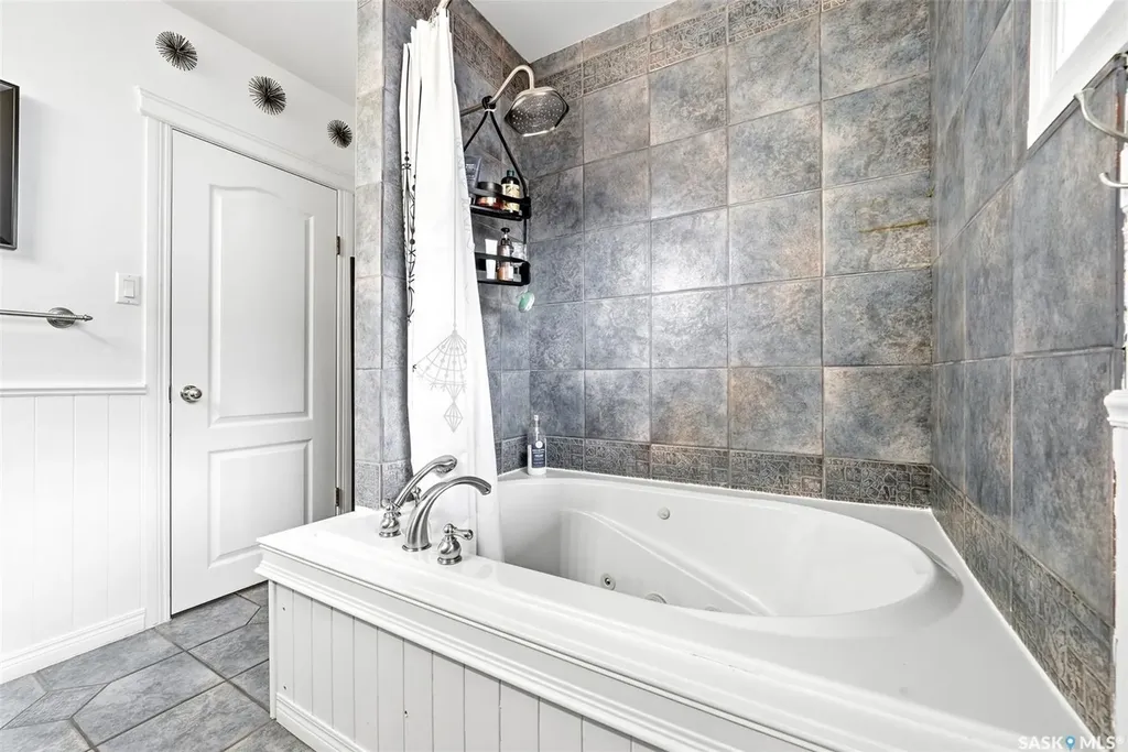 4220 Hillsdale Street Regina SK S4S 3Z2