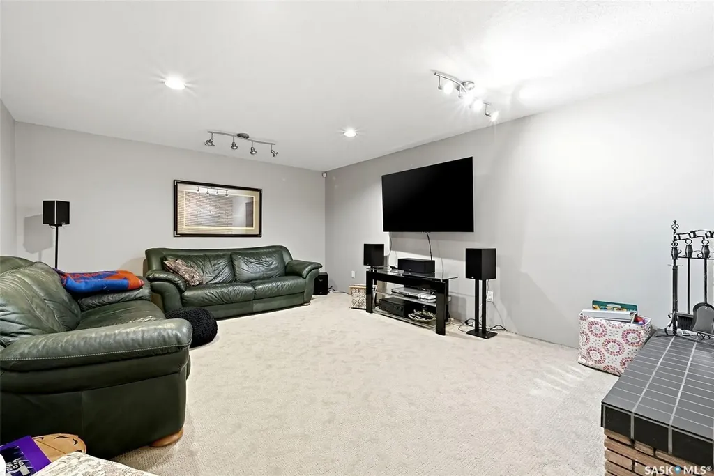 4220 Hillsdale Street Regina SK S4S 3Z2